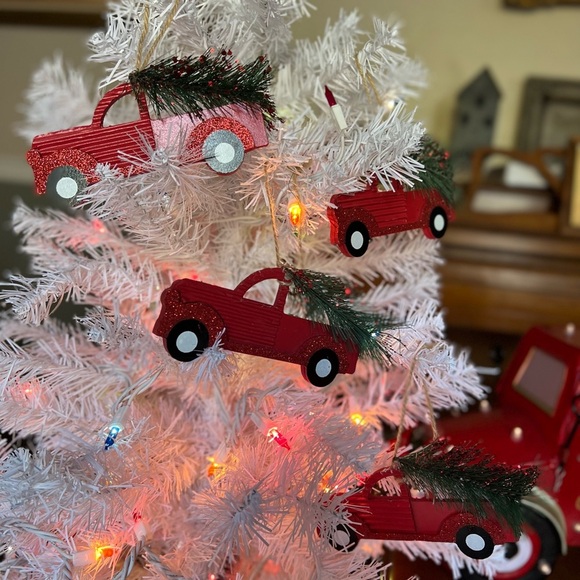 2x Christmas Red Truck Wooden
Christmas Ornaments - Picture 3 of 7
